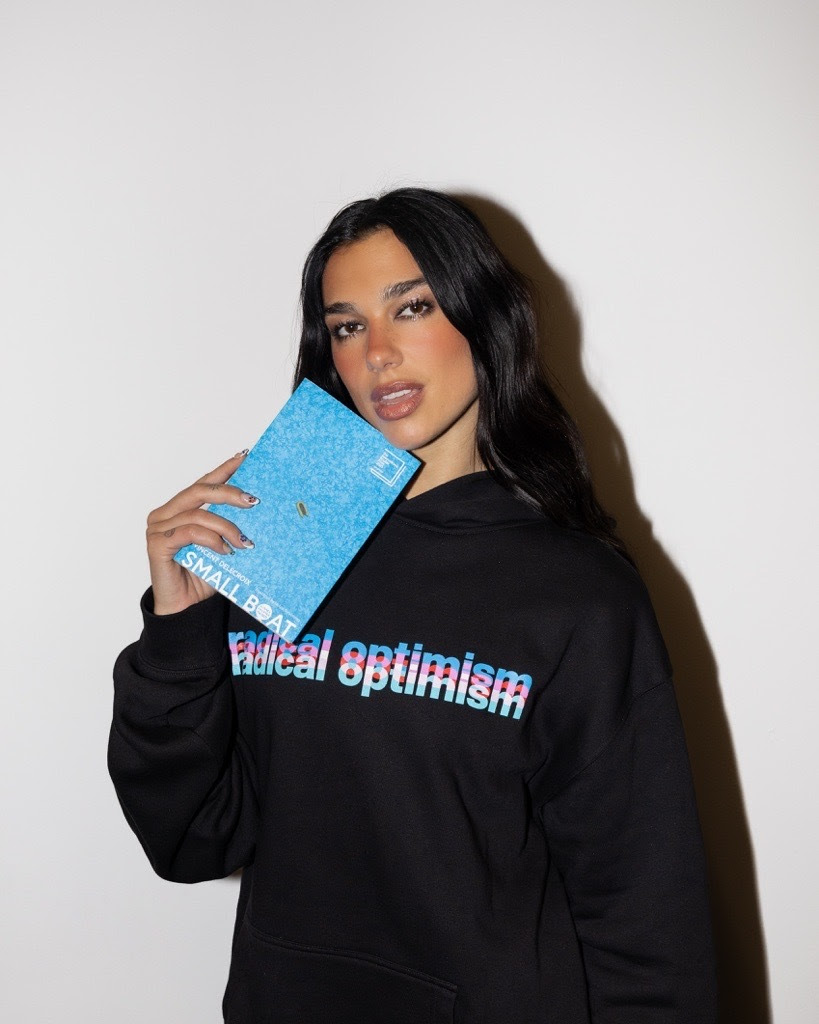 Dua Lipa, fondatrice de Service 95 & Service 95 Book Club