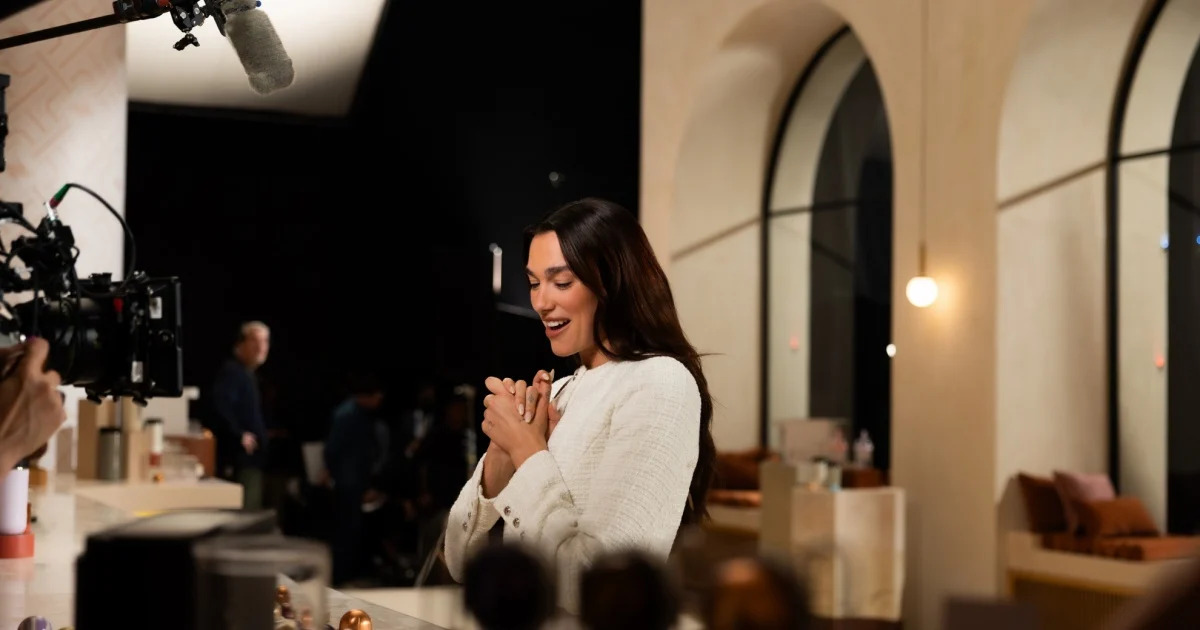 Dua Lipa - Nespresso - Campagne Vertuo World