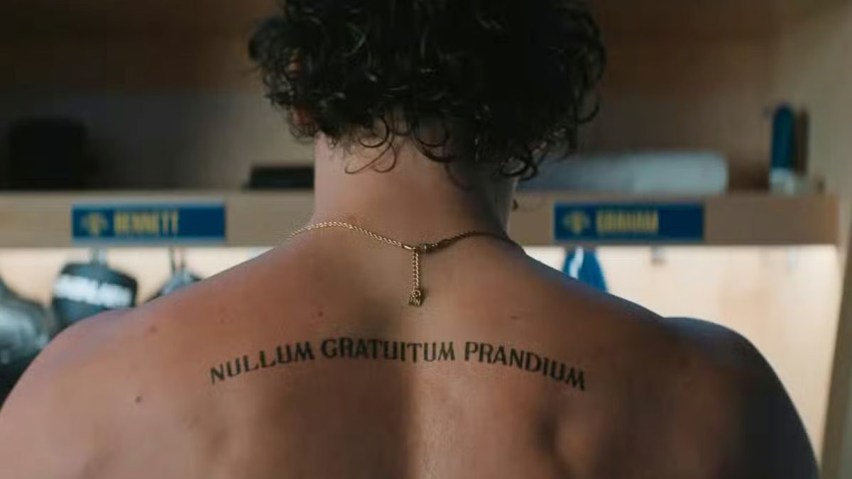 Adaptation série « Off Campus » - Livre « The Deal » - Saison 1 - Tatouage de Garrett Graham