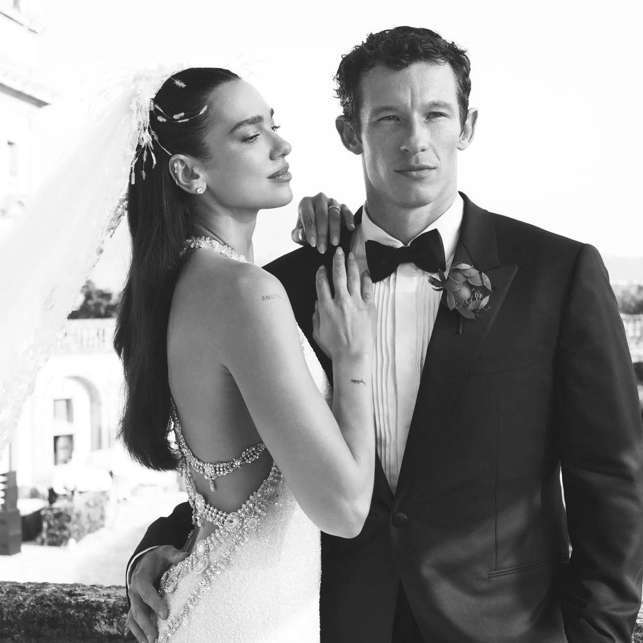 Tenues de mariage de Dua Lipa - Callum Turner